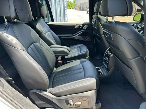 Used 2021 BMW X7 M50i w/ Dynamic Handling Package AWD/4WD image 22