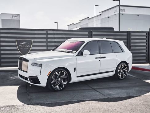 Used 2025 Rolls-Royce Cullinan Black Badge AWD/4WD image 6