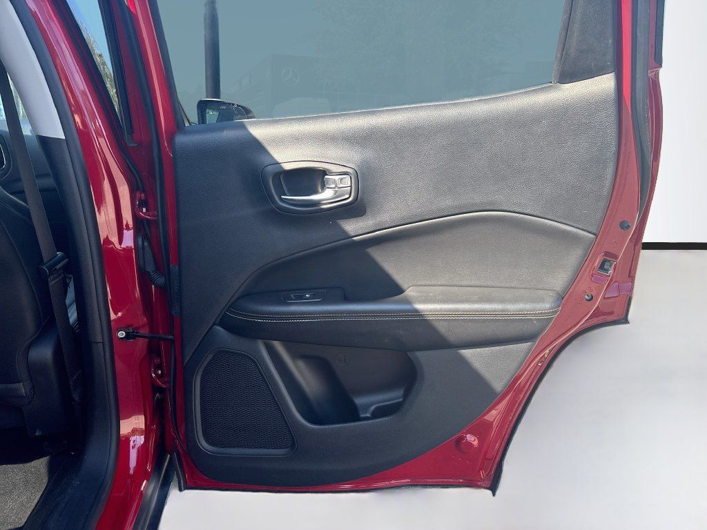Used 2019 Jeep Compass Latitude w/ Cold Weather Group AWD/4WD image 15