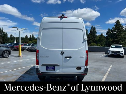 Used 2025 Mercedes-Benz Sprinter 2500 image 8