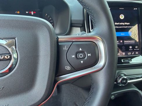 Used 2023 Volvo XC40 B5 Core w/ Convenience Package image 21