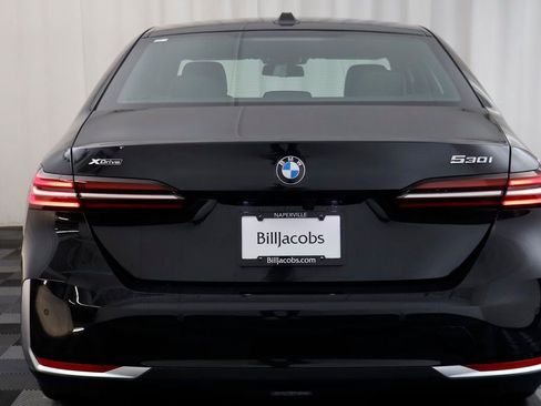 New 2026 BMW 530i xDrive w/ Premium Package AWD/4WD image 15