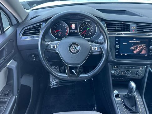 Used 2018 Volkswagen Tiguan SE w/ Panoramic Sunroof Package FWD image 13