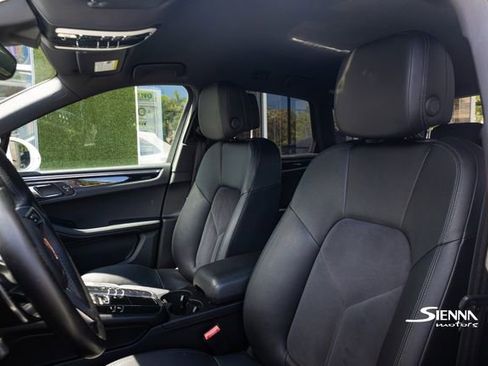 Used 2018 Porsche Macan image 24
