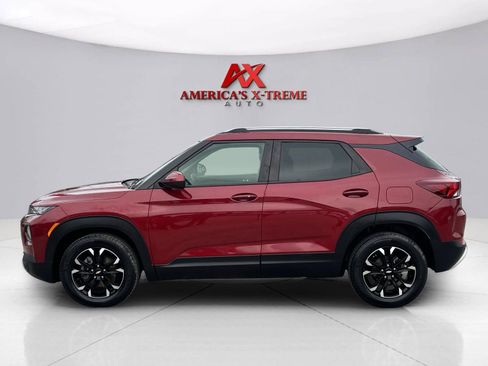 Used 2021 Chevrolet TrailBlazer LT w/ Premium Seating Package FWD image 3