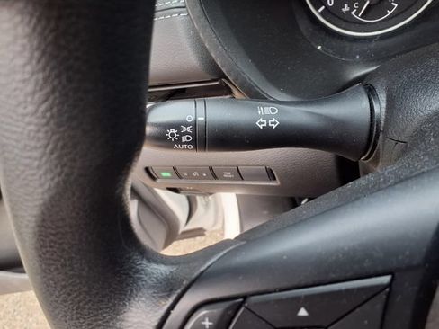 Used 2024 Nissan Sentra SV FWD image 11
