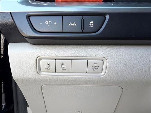 Used 2022 Kia Carnival LX FWD image 31