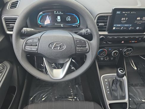 Used 2026 Hyundai Venue SE FWD image 13