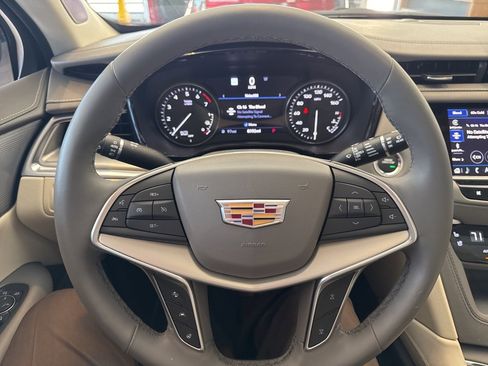 Used 2025 Cadillac XT5 Premium Luxury w/ Technology Package image 12