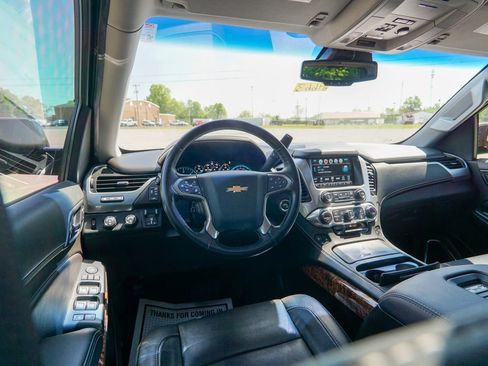 Used 2019 Chevrolet Suburban Premier AWD/4WD image 14