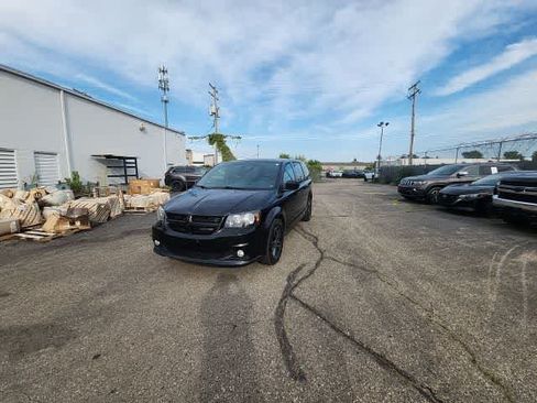 Used 2017 Dodge Grand Caravan GT FWD image 3
