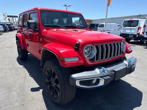 Used 2024 Jeep Wrangler Unlimited Sahara AWD/4WD image 8