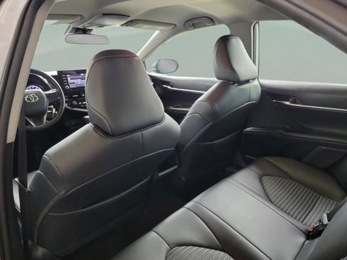 Used 2024 Toyota Camry SE image 11