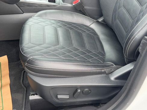Used 2024 Ford Escape Platinum w/ Premium Technology Package AWD/4WD image 25