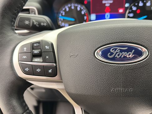 Used 2021 Ford Explorer XLT w/ Equipment Group 202A AWD/4WD image 15