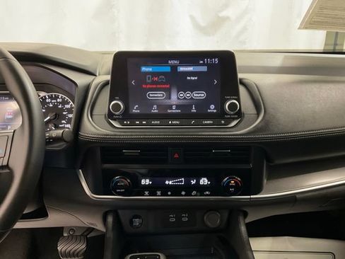Used 2025 Nissan Rogue SV FWD image 17