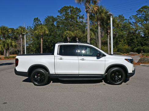 Used 2022 Honda Ridgeline Black Edition image 2