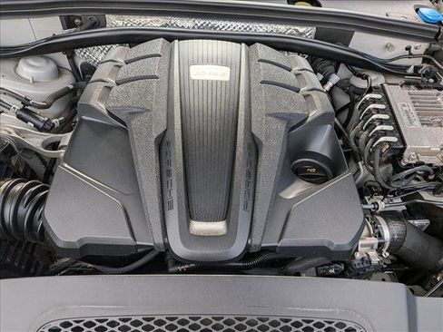 Used 2020 Porsche Macan S w/ Premium Package Plus image 24
