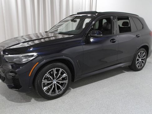 Used 2022 BMW X5 xDrive40i w/ M Sport Package image 3