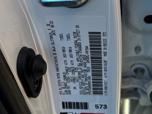 Used 2022 Toyota Tacoma TRD Off-Road image 30