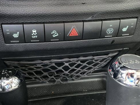 Used 2016 Jeep Wrangler Unlimited Rubicon AWD/4WD image 21