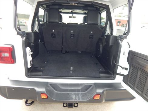Used 2019 Jeep Wrangler Unlimited Sahara AWD/4WD image 12