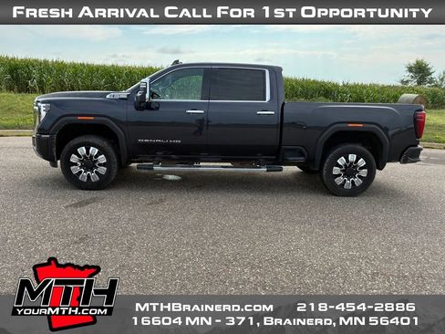 Used 2024 GMC Sierra 2500 Denali w/ Technology Package AWD/4WD image 5