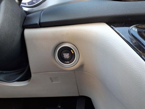 Certified 2023 Chrysler Pacifica Touring-L image 19