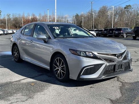 Used 2023 Toyota Camry SE image 7