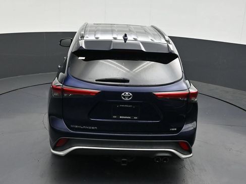 Used 2021 Toyota Highlander XSE FWD image 19