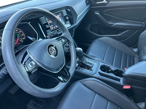 Used 2021 Volkswagen Jetta SE w/ SE Cold Weather Package image 9