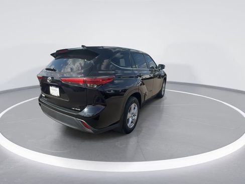 Used 2023 Toyota Highlander LE AWD/4WD image 8