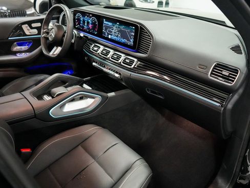 Used 2024 Mercedes-Benz GLS 580 4MATIC image 14