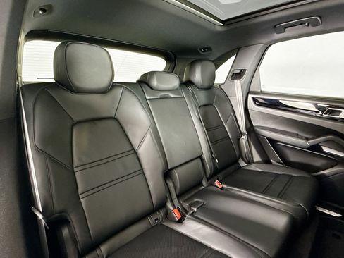 Used 2023 Porsche Cayenne image 15