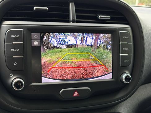 Used 2025 Kia Soul LX w/ LX Technology Package FWD image 22