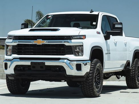 Used 2024 Chevrolet Silverado 2500 LT image 8