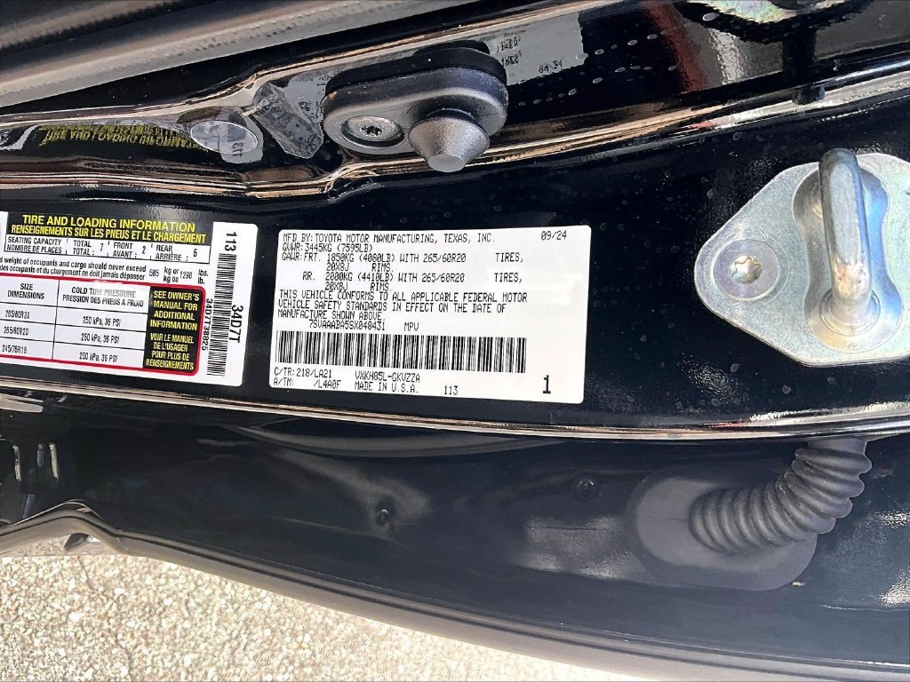 Used 2025 Toyota Sequoia Platinum AWD/4WD image 37