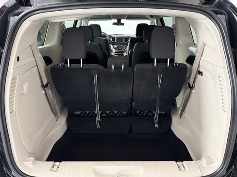 Used 2022 Chrysler Voyager LX FWD image 20