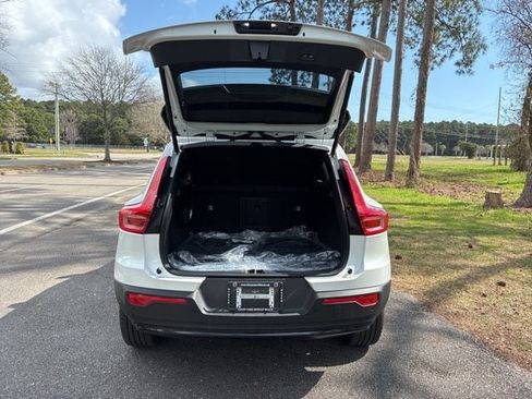 New 2026 Volvo XC40 B5 Plus w/ Protection Package Premier AWD/4WD image 18