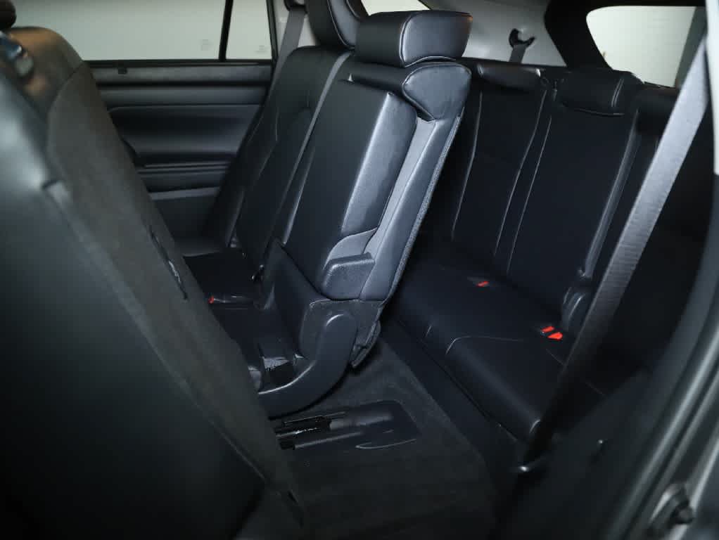 Used 2024 Toyota Highlander XLE AWD/4WD image 14