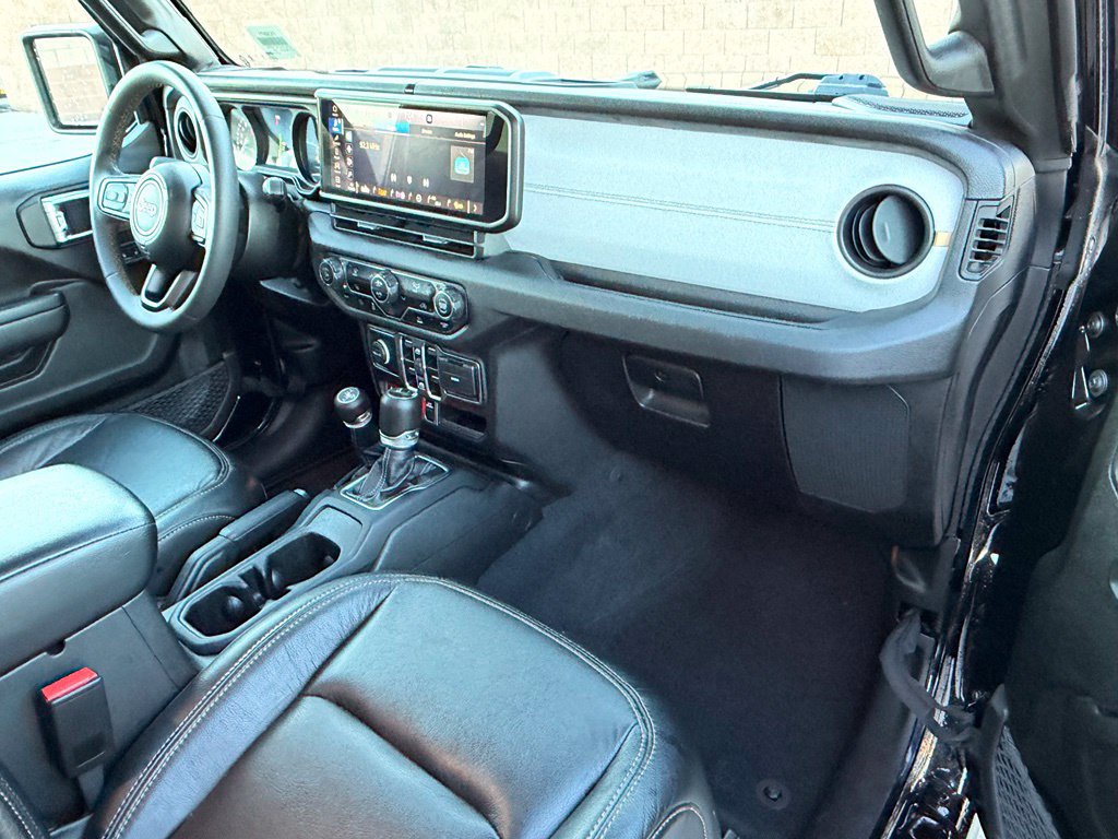 Used 2024 Jeep Wrangler Unlimited AWD/4WD image 14