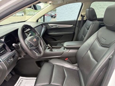 Used 2017 Cadillac XT5 Luxury w/ Driver Awareness Package AWD/4WD image 12