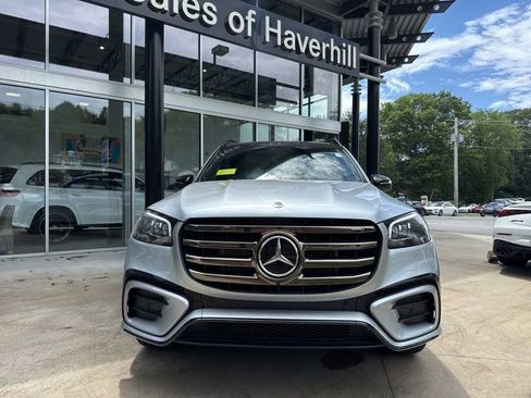 Used 2025 Mercedes-Benz GLS 450 4MATIC image 3
