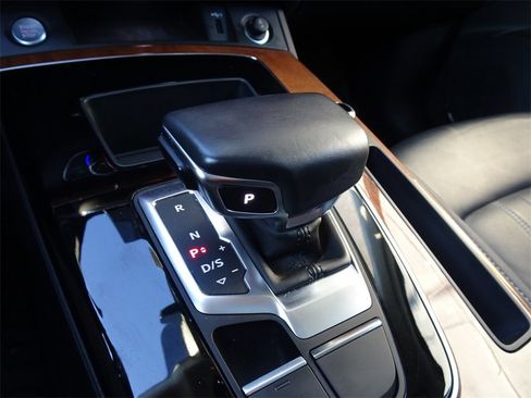 Used 2022 Audi Q5 2.0T Premium w/ Convenience Package image 16