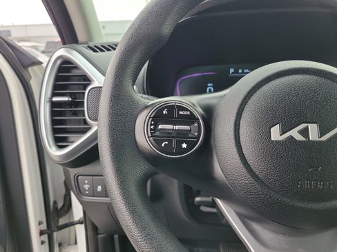 Used 2025 Kia Soul LX w/ LX Technology Package image 22