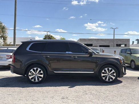 Certified 2022 Kia Telluride EX w/ EX Premium Package AWD/4WD image 11
