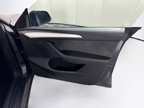 Used 2023 Tesla Model Y Long Range image 32