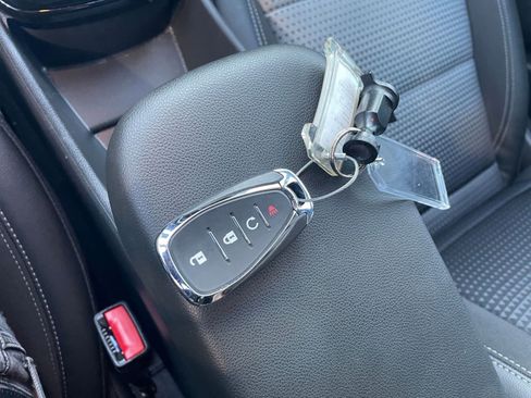 Used 2025 Chevrolet Trax LT image 18