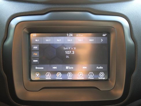 Used 2018 Jeep Renegade Limited image 21