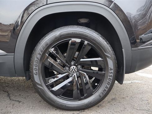 Certified 2023 Volkswagen Atlas Cross Sport SE w/ Black Wheel Package image 11
